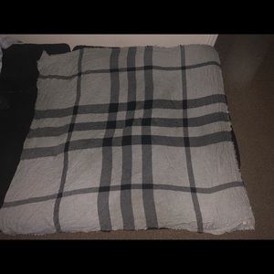 ❌FINAL PRICE DROP❌Unisex Burberry scarf authentic